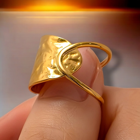 🆕️Luxury 18K Gold Plated Hammered Statement Ring – Adjustable & Stylish✨ - Picture 1 of 12